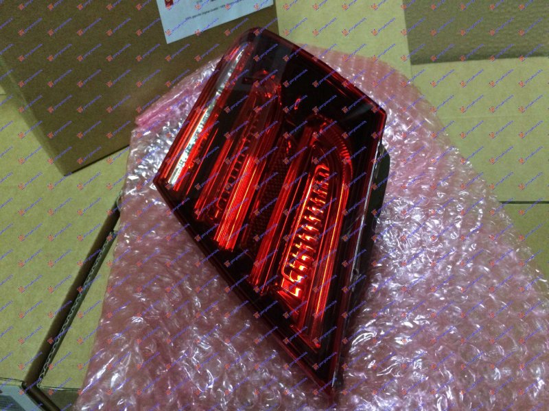 STOP LAMPA UNUTRASNJA CELA LED (CRNO KUCISTE) (ULO)